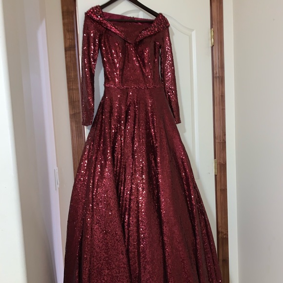 Tiffany designs sequinned ball gown. - Picture 4 of 7